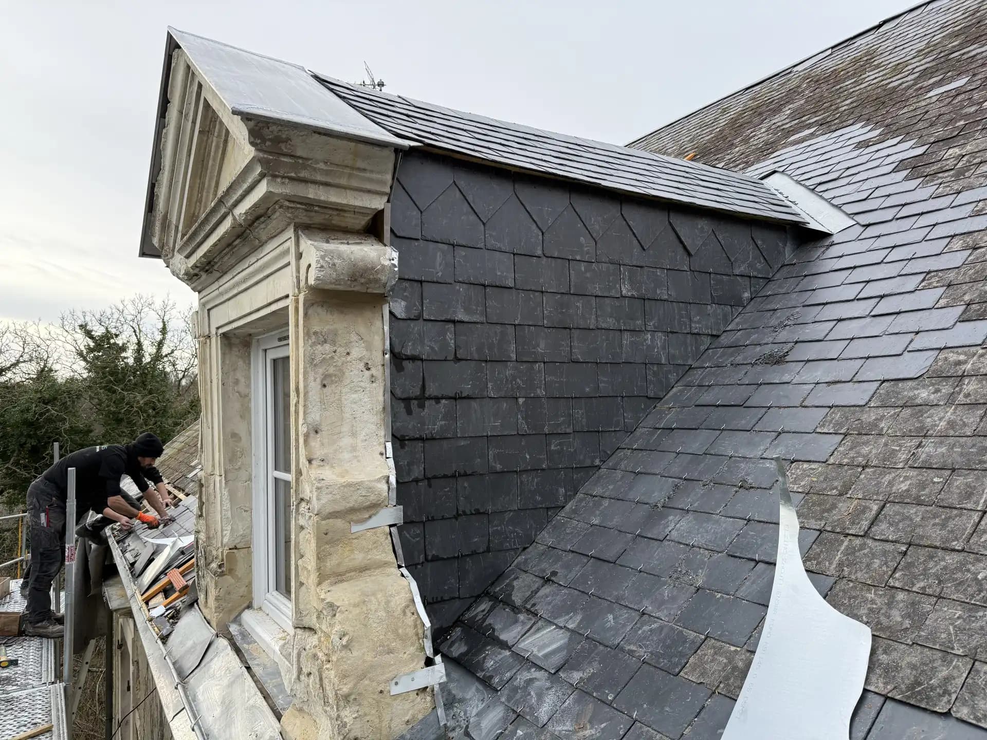 Réfection complète de toiture par un couvreur professionnel au Mans - Arts et Bois