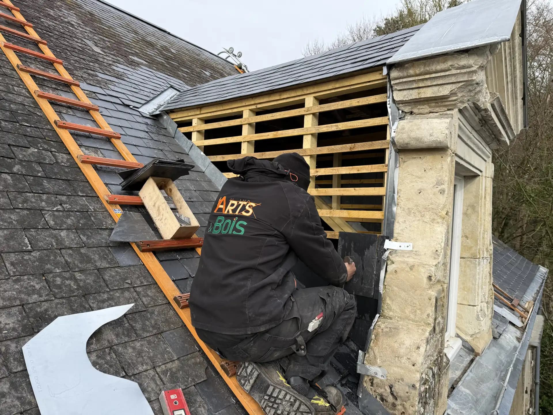 Finitions soignées de couverture toiture en Sarthe - Arts et Bois