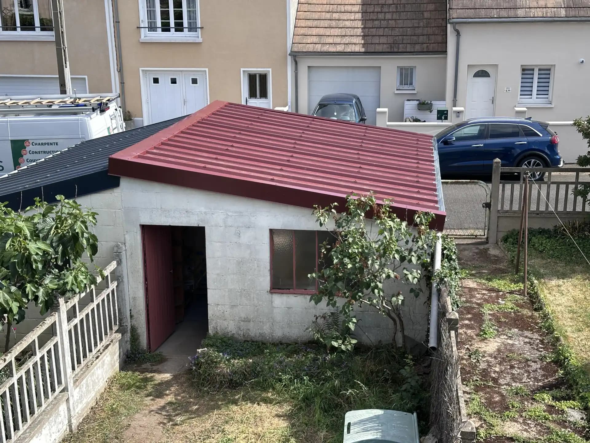 Toiture mixte zinc et tuiles posée par un couvreur au Mans - Arts et Bois