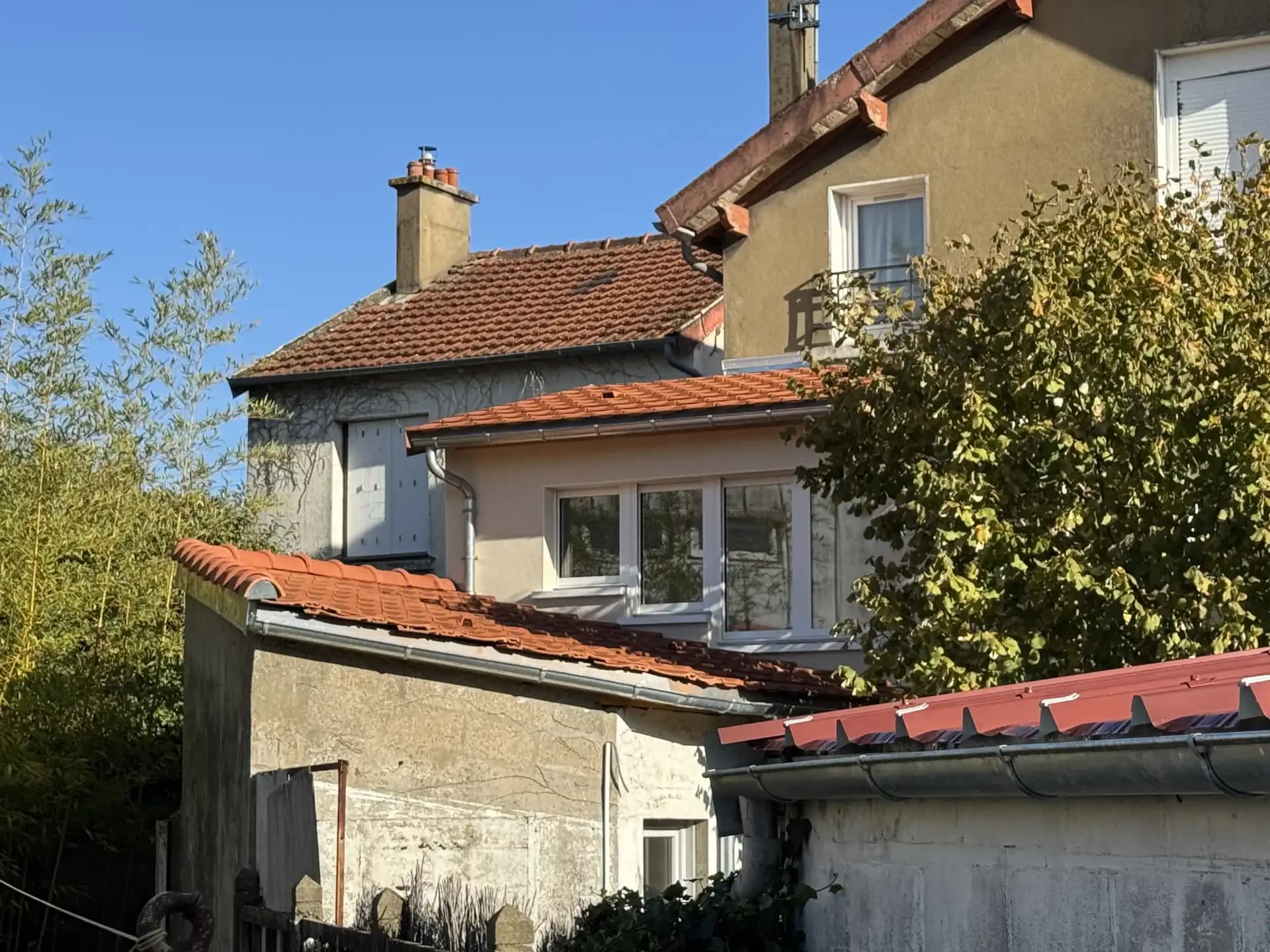 Travaux de pose toiture réalisés par un couvreur au Mans - Arts et Bois